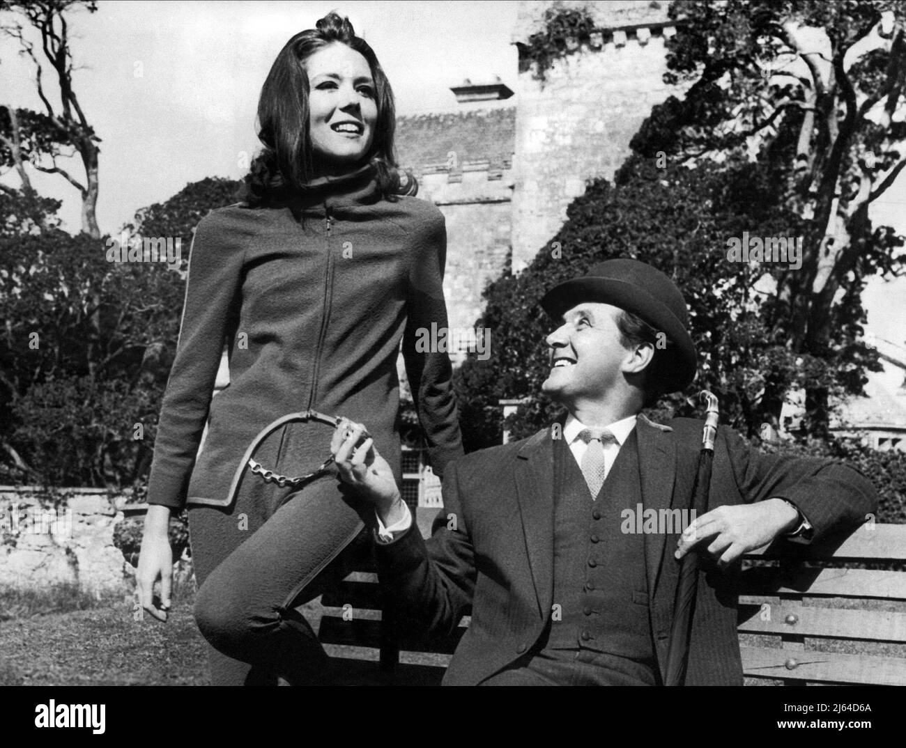 DIANA RIGG, PATRICK MACNEE, AVENGERS, 1965 Banque D'Images
