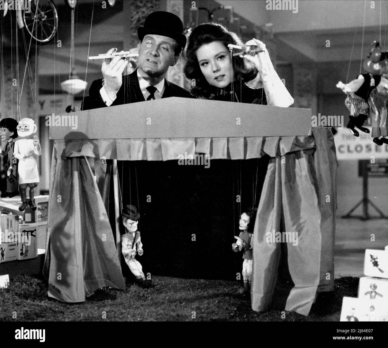 PATRICK MACNEE, DIANA RIGG, THE AVENGERS, 1965 Banque D'Images