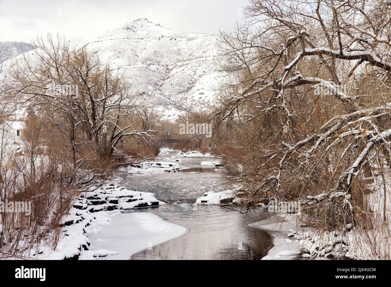 Paysage enneigé Clear Creek en hiver. Golden, Colorado, USA Banque D'Images