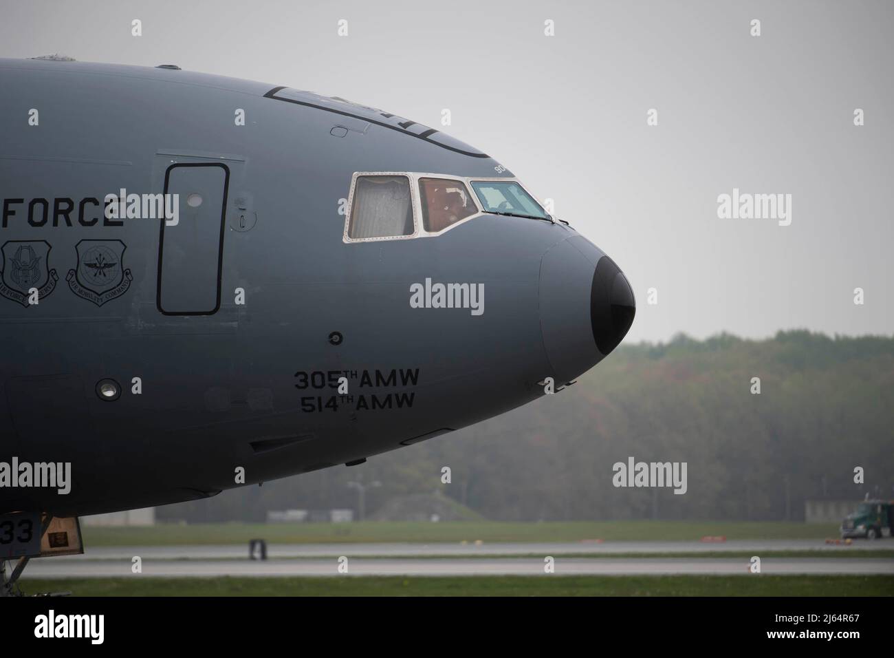 Le premier prolongateur KC-10 produit arrive à la base aérienne de Douvres, Delaware, le 26 avril 2022. L'avion a officiellement pris sa retraite à la suite d'une brève cérémonie et fera partie du musée du Commandement de la mobilité aérienne. (É.-U. Photo de la Force aérienne par Tech. Sgt. J.D. Strong II) Banque D'Images Le premier prolongateur KC-10 produit arrive à la base aérienne de Douvres, Delaware, le 26 avril 2022. L'avion a officiellement pris sa retraite à la suite d'une brève cérémonie et fera partie du musée du Commandement de la mobilité aérienne. (É.-U. Photo de la Force aérienne par Tech. Sgt. J.D. Strong II) Banque D'Images