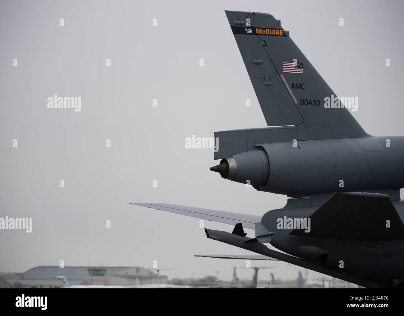 Le premier prolongateur KC-10 produit arrive à la base aérienne de Douvres, Delaware, le 26 avril 2022. Le KC-10 a été stationné à la base commune McGuire-dix-Lakehurst, dans le New Jersey, avant d'être retiré au musée du Commandement de la mobilité aérienne. (É.-U. Photo de la Force aérienne par Tech. Sgt. J.D. Strong II) Banque D'Images Le premier prolongateur KC-10 produit arrive à la base aérienne de Douvres, Delaware, le 26 avril 2022. Le KC-10 a été stationné à la base commune McGuire-dix-Lakehurst, dans le New Jersey, avant d'être retiré au musée du Commandement de la mobilité aérienne. (É.-U. Photo de la Force aérienne par Tech. Sgt. J.D. Strong II) Banque D'Images