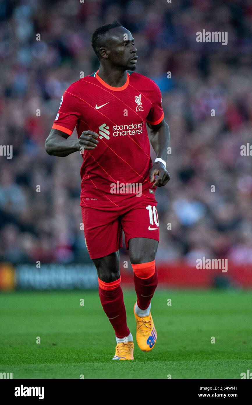 LIVERPOOL, ANGLETERRE - AVRIL 27 : Sadio Mane de Liverpool lors de la semi finale de la Ligue des champions de l'UEFA un match entre Liverpool et Villarreal à Anfield le 27 avril 2022 à Liverpool, Royaume-Uni. (Photo de Sebastian Frej) crédit: Sebo47/Alamy Live News Banque D'Images