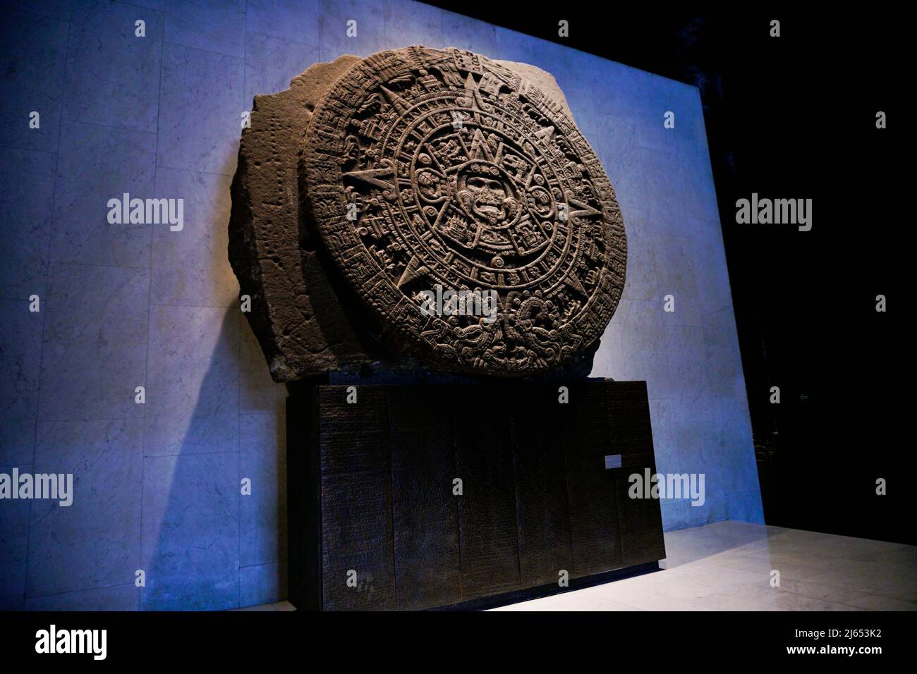 Piedra del sol (Pierre du Soleil) décrivant la vie aztèque, Musée d'anthropologie (Museo Nacional de Antropología), Mexico, Mexique. Banque D'Images