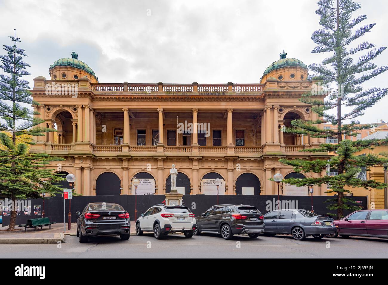 Le bureau de poste de Newcastle a été construit en 1902-03 dans le cadre d'une fédération académique classique créée par l'architecte du gouvernement de Nouvelle-Galles du Sud Walter L Vernon Banque D'Images