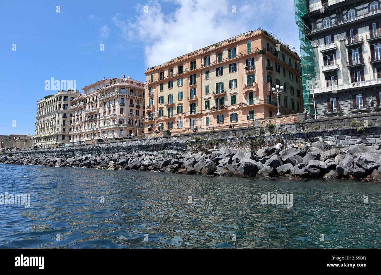 Naples - Scorcio del lungomare di via Nazario Sauro dalla barca Banque D'Images