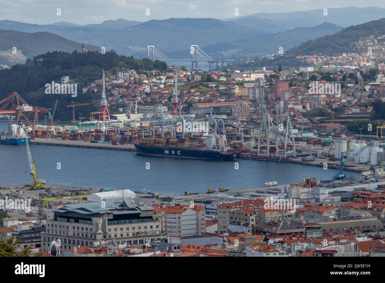 Vigo, Espagne - 25 avril 2020 : vue sur le port de Vigo, l'un des plus importants en Galice et en Espagne Banque D'Images
