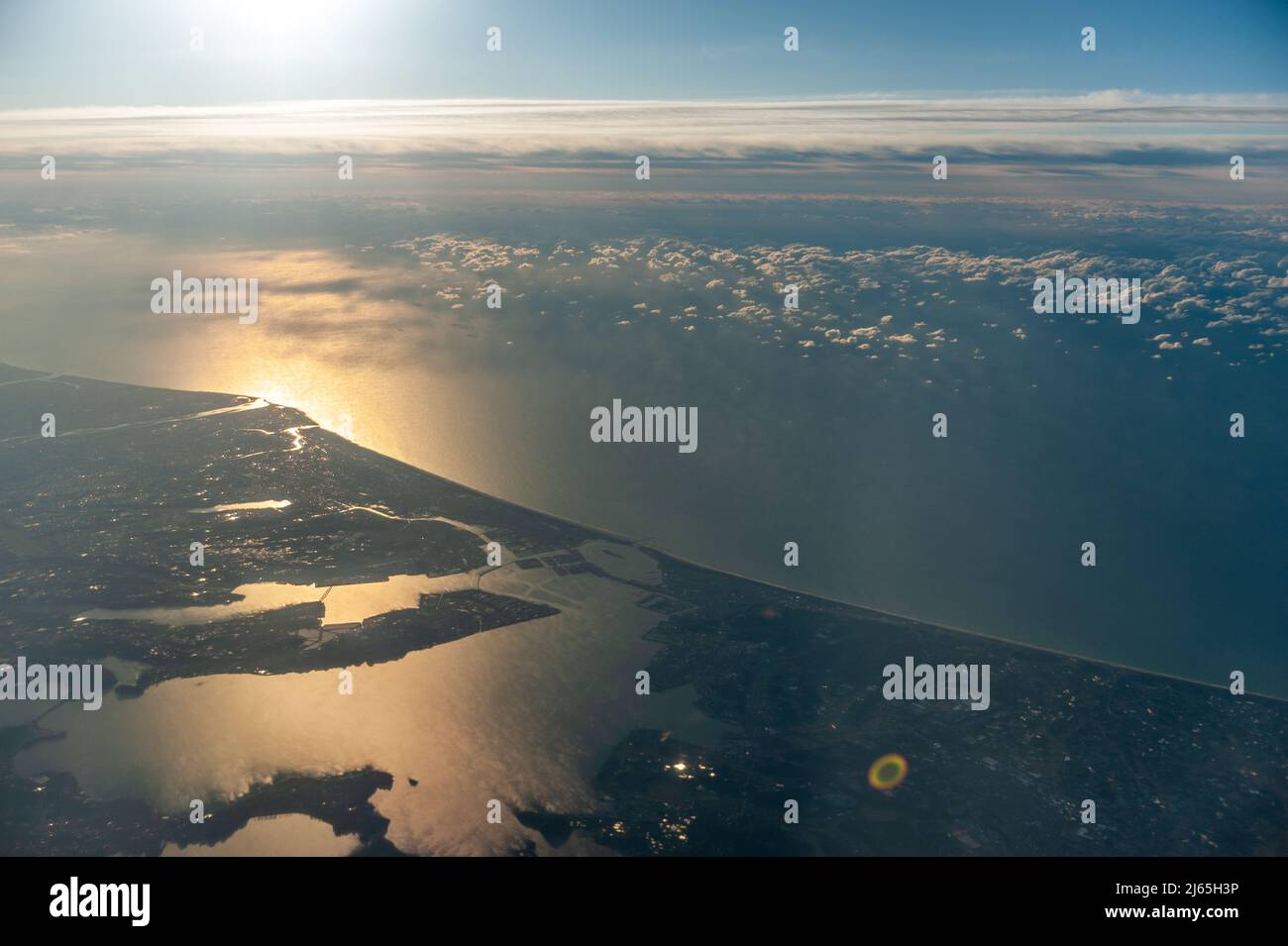 Prise de vue aérienne de la côte est du Japon, à partir d'environ 35000 pieds. Banque D'Images