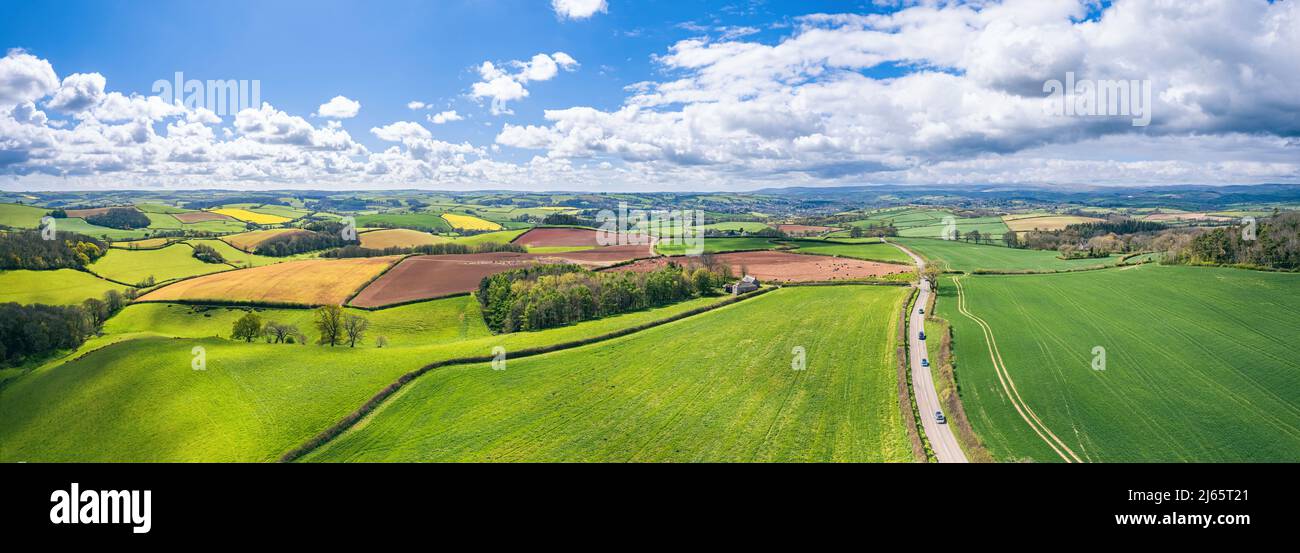 Vue sur les champs et les terres agricoles, English Village, Devon, Angleterre, Europe Banque D'Images