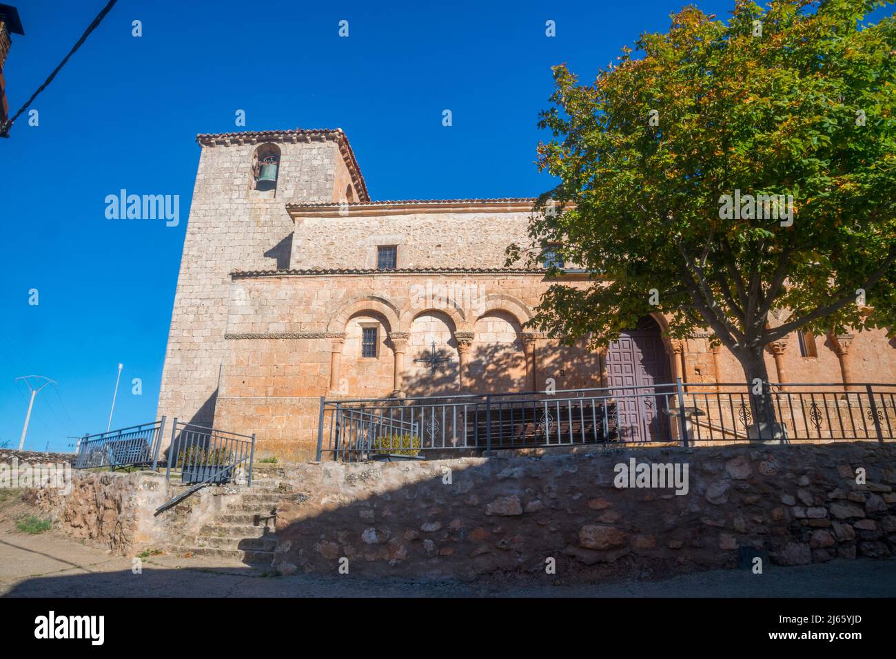 Façade de l'église San Pedro.Grado del Pico, province de Ségovie, Castilla Leon, Espagne. Banque D'Images