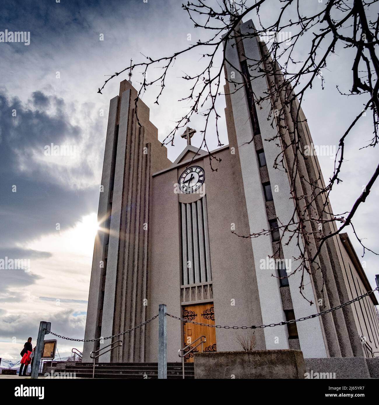 Kirche in Akureyri vom isländischen Architekten Guðjón Samúelsson. Banque D'Images