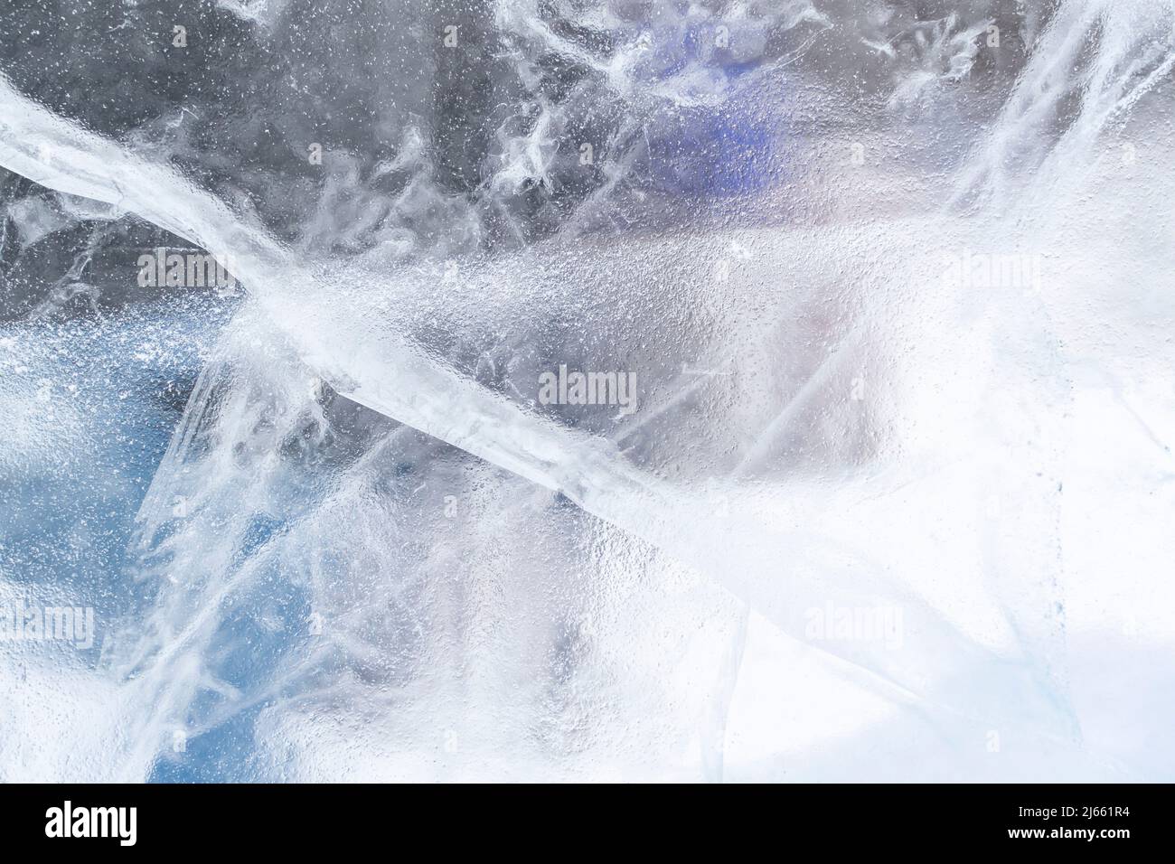 texture de glace avec fissures et motifs. fond d'hiver. Banque D'Images