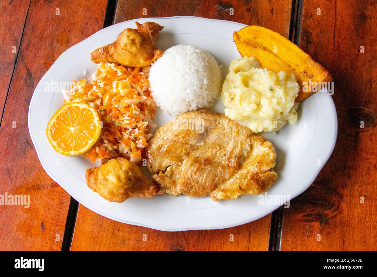 Assiette de poulet, El Rincon de Luci, Salento, Quindío, Colombie Banque D'Images