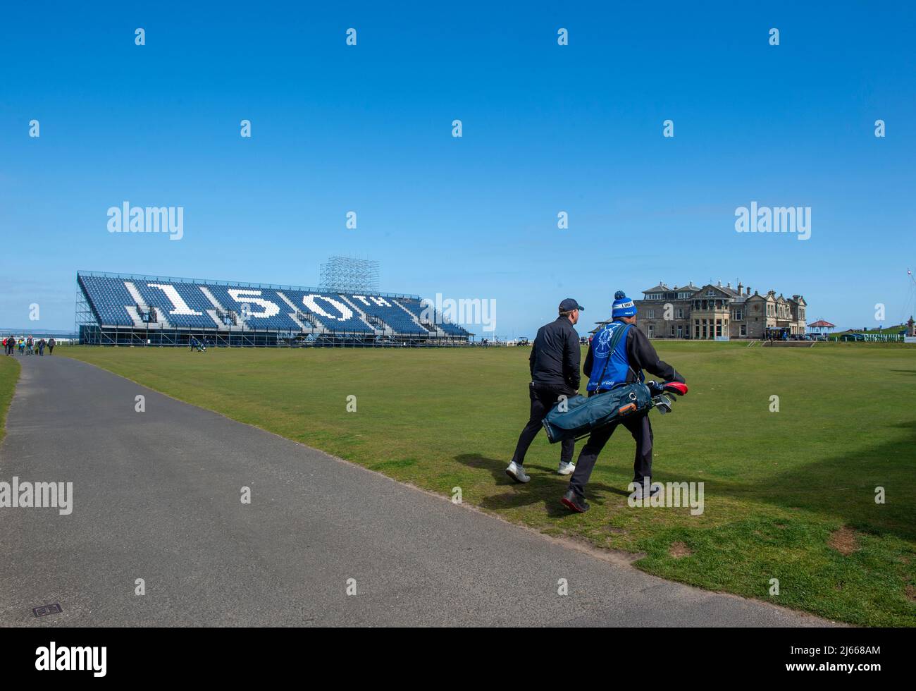 Temporaire se tient en place pour le tournoi Open Golf 150th qui se déroulera en juillet 2022 sur le Old course, St Andrews, Fife, Écosse. Banque D'Images