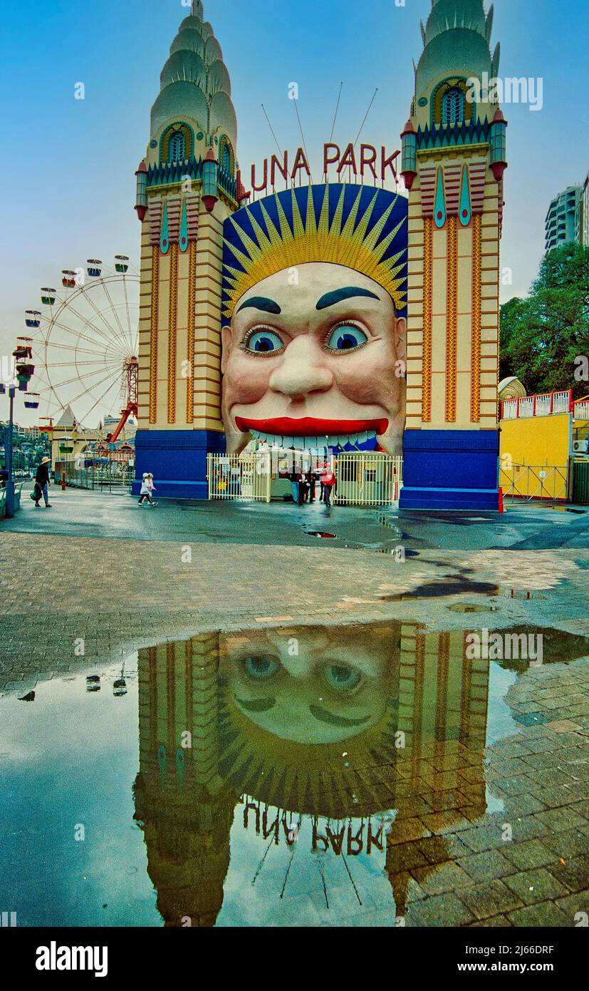 Immense face d'un clown à l'entrée du parc d'attractions Luna Park, à Sydney, en Australie Banque D'Images