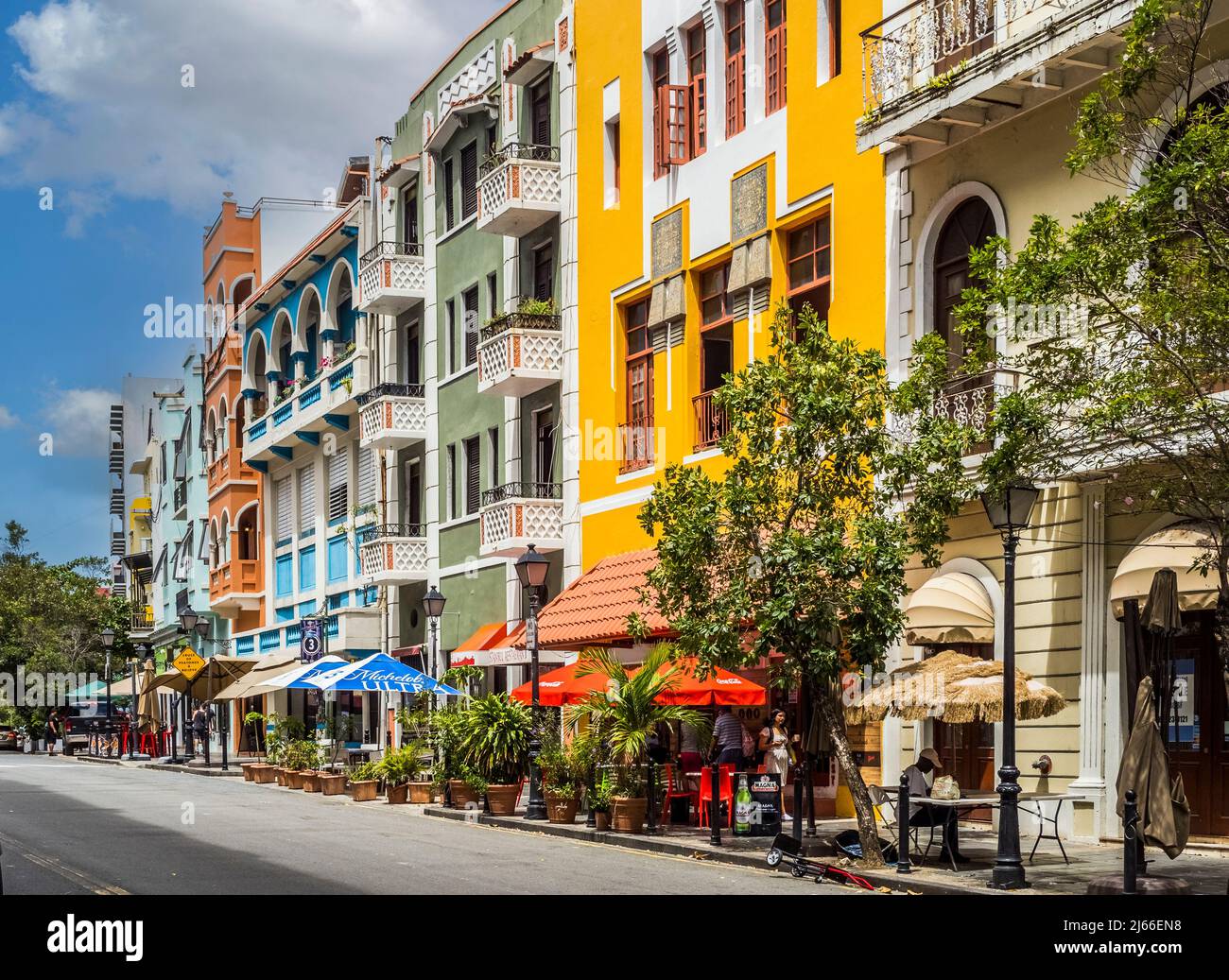 Scène de rue colorée dans le vieux San Juan Porto Rico Banque D'Images