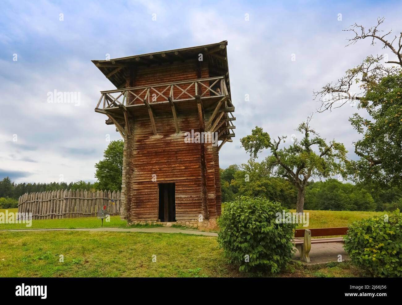 Limes BEI Lorch, Teil des UNESCO Welterbes Obergermanische-Raetischer limes, rekonstruierten roemischen Wachturm, Holzpalisade, Grenzweg, einstiger Banque D'Images