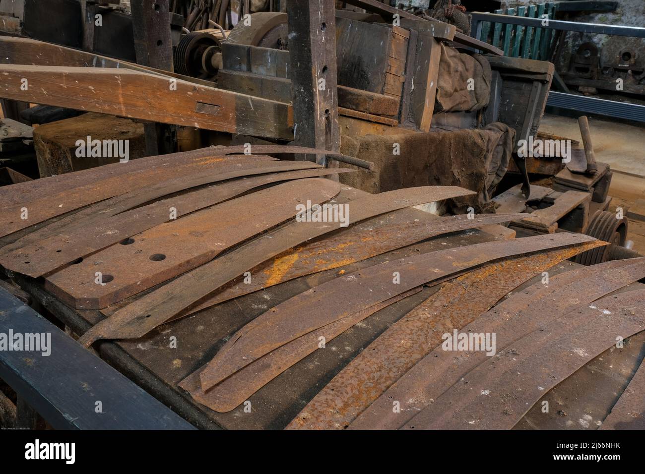 Lames en fer rouillé exposées dans le Hamlet industriel Abbeydale, Sheffield. Banque D'Images