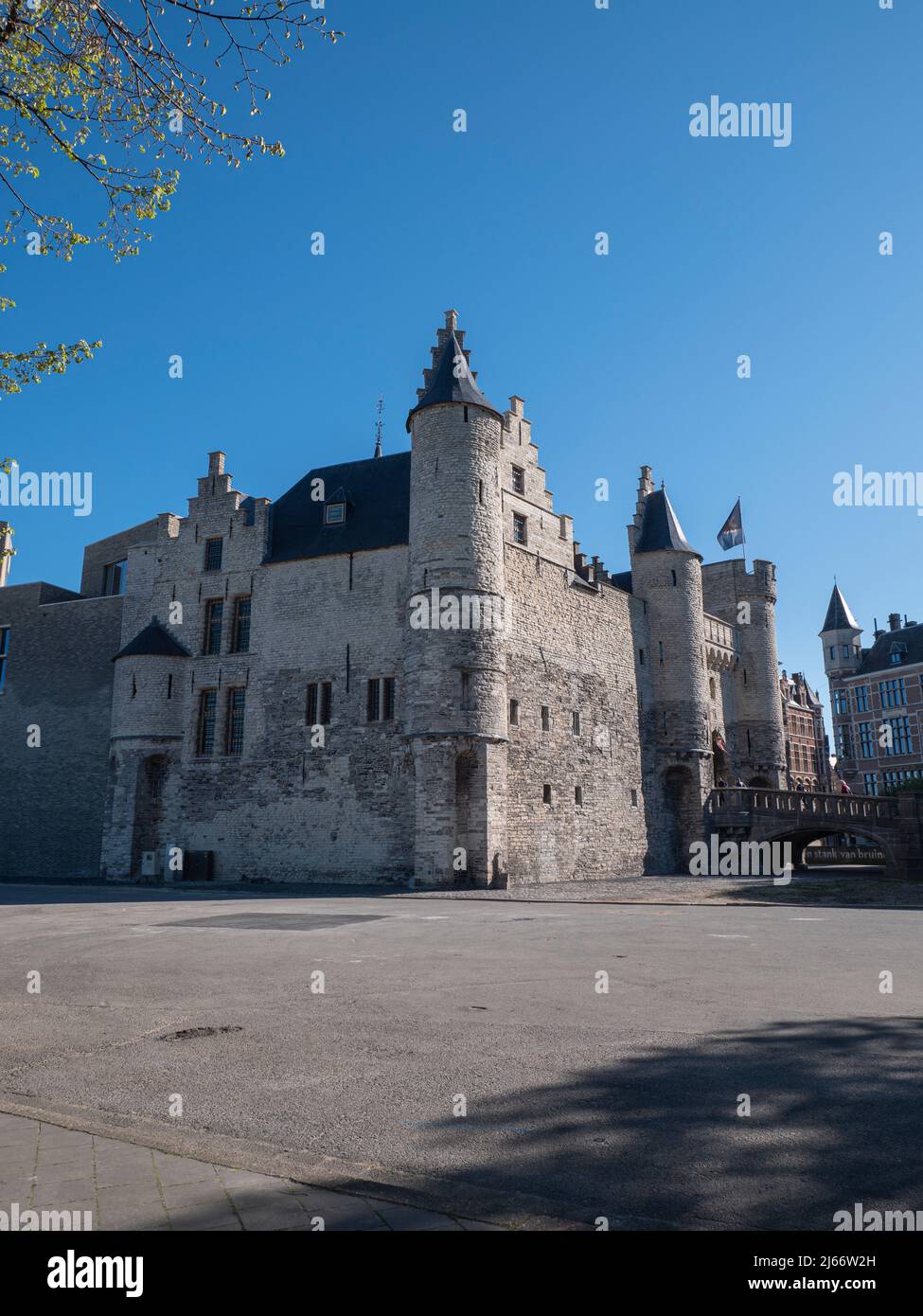 Anvers, Belgique, 17 avril 2022, le château Het Steen et Steenplein, le plus ancien bâtiment préservé d'Anvers Banque D'Images