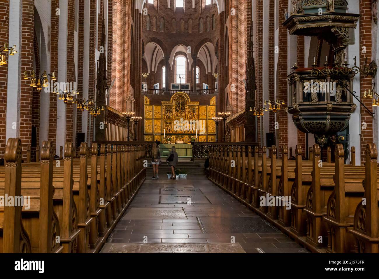 ROSKILDE, DANEMARK - 26 JUIN 2016 : c'est à l'intérieur de la cathédrale de Roskilde - la cathédrale principale du Danemark, la tombe des rois danois. Banque D'Images