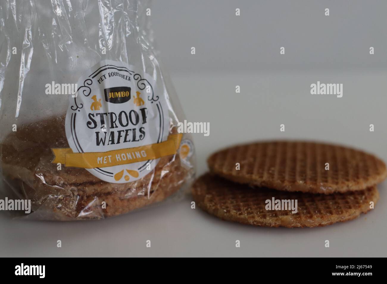 Mumbai, Maharashtra, Inde, avril 16 2022: Stoop wafles met roomboter de la marque Jump. Un grand sirop hollandais au miel Banque D'Images