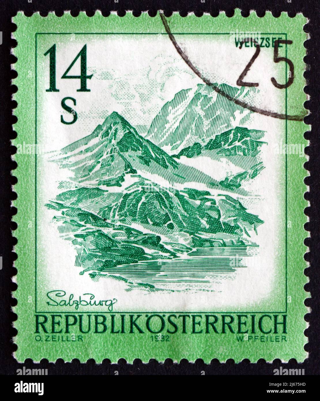 AUTRICHE - VERS 1982 : un timbre imprimé en Autriche montre Weisssee, Salzbourg, vers 1982 Banque D'Images