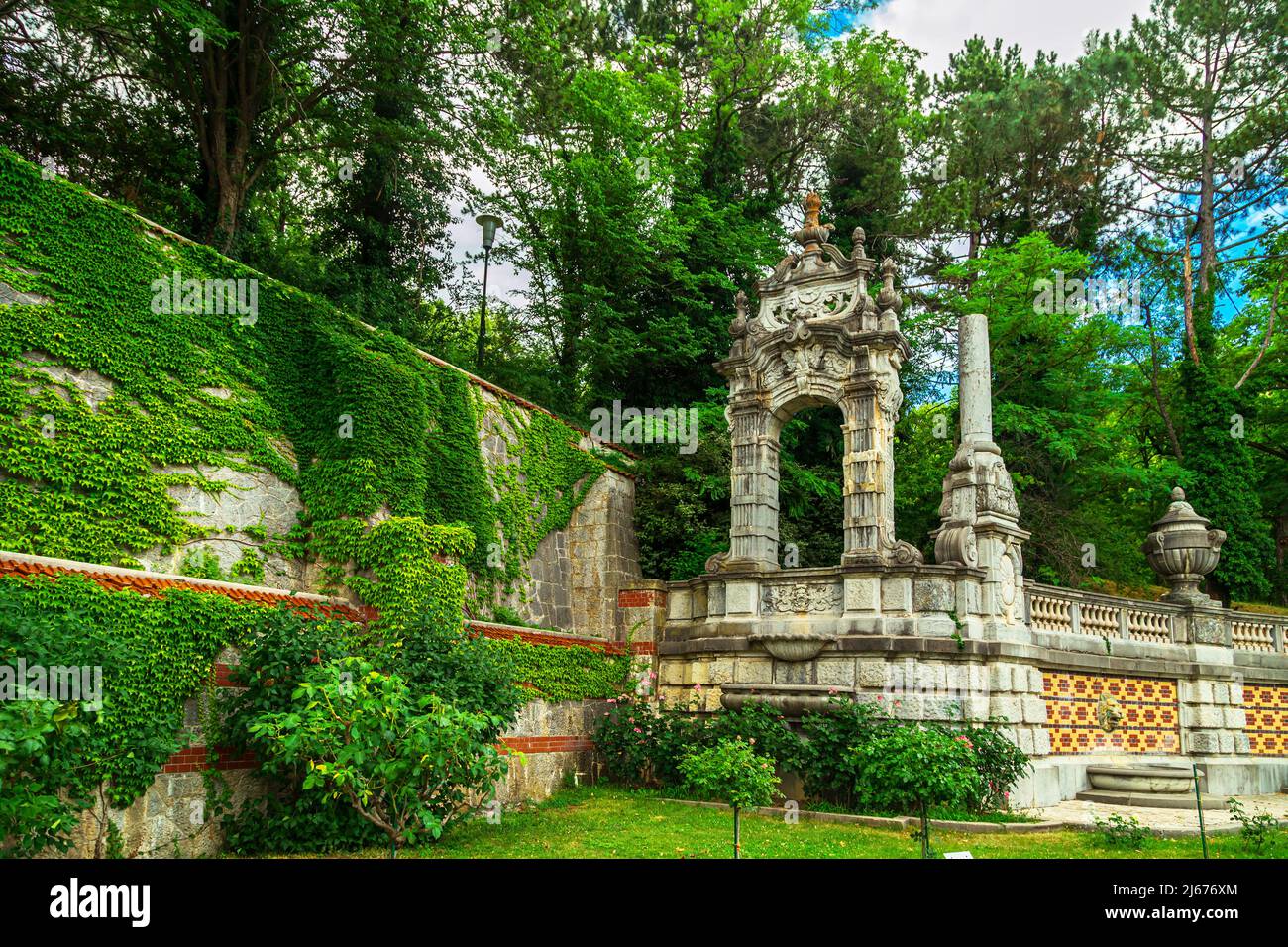 Magnifique palais de Massandra et parc en Crimée. Crimée, Russie - 22 juin 2019. Banque D'Images