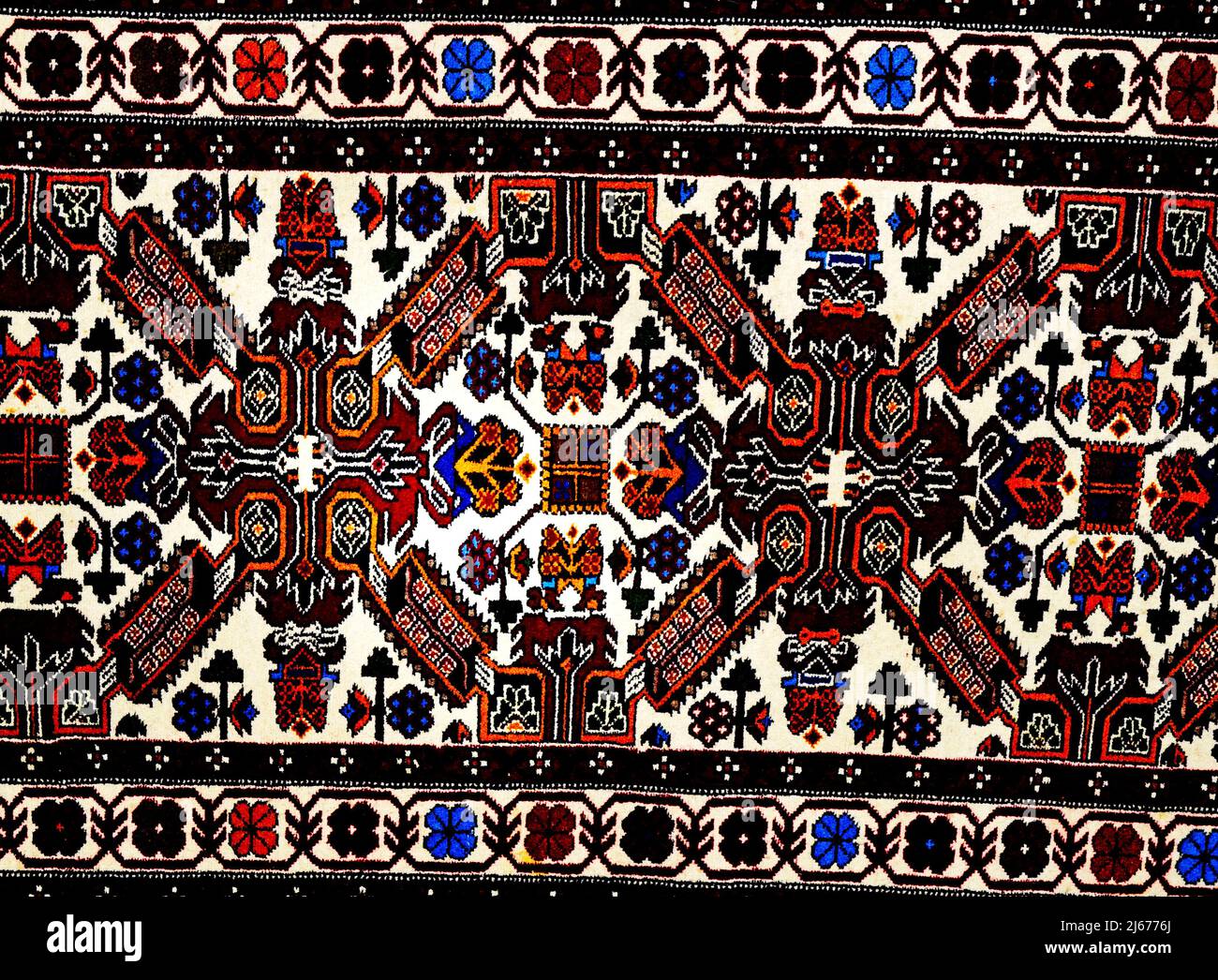 Magnifiques tapis artisanaux turcs orientaux sur fond blanc Banque D'Images