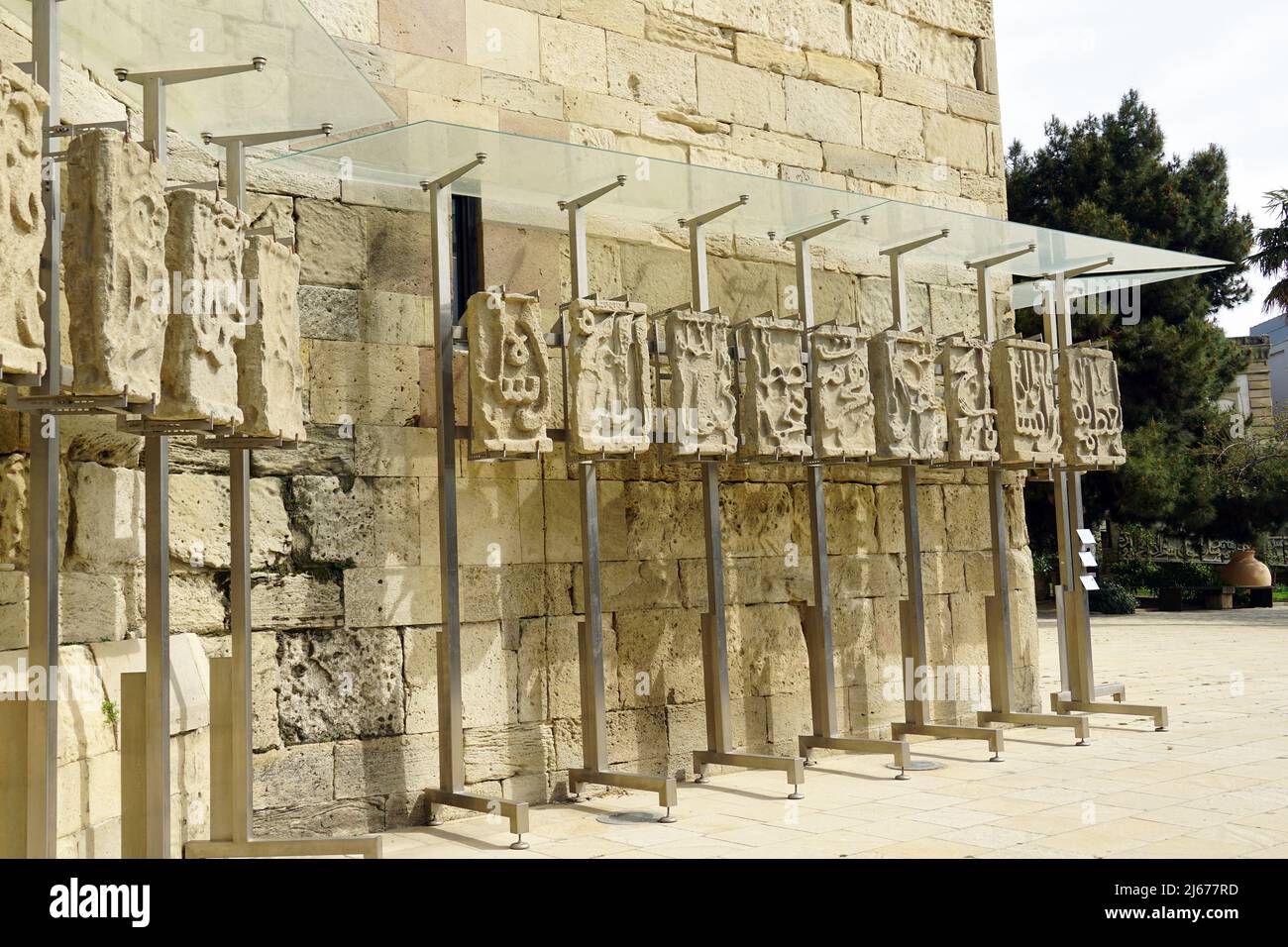 Frises en pierre, palais des Shirvanshahs, Icheri Sheher, vieille ville, Bakou, İçərişəhər, Bakı, péninsule d'Absheron, Azerbaïdjan, site classé au patrimoine mondial de l'UNESCO Banque D'Images