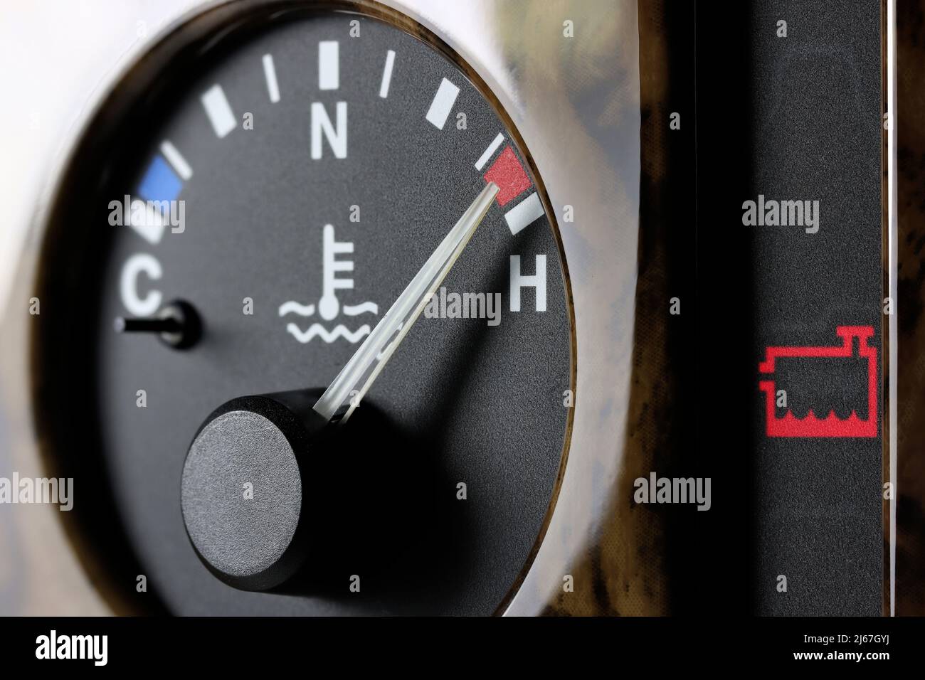 témoin d'avertissement du liquide de refroidissement sur le tableau de bord de la voiture Banque D'Images