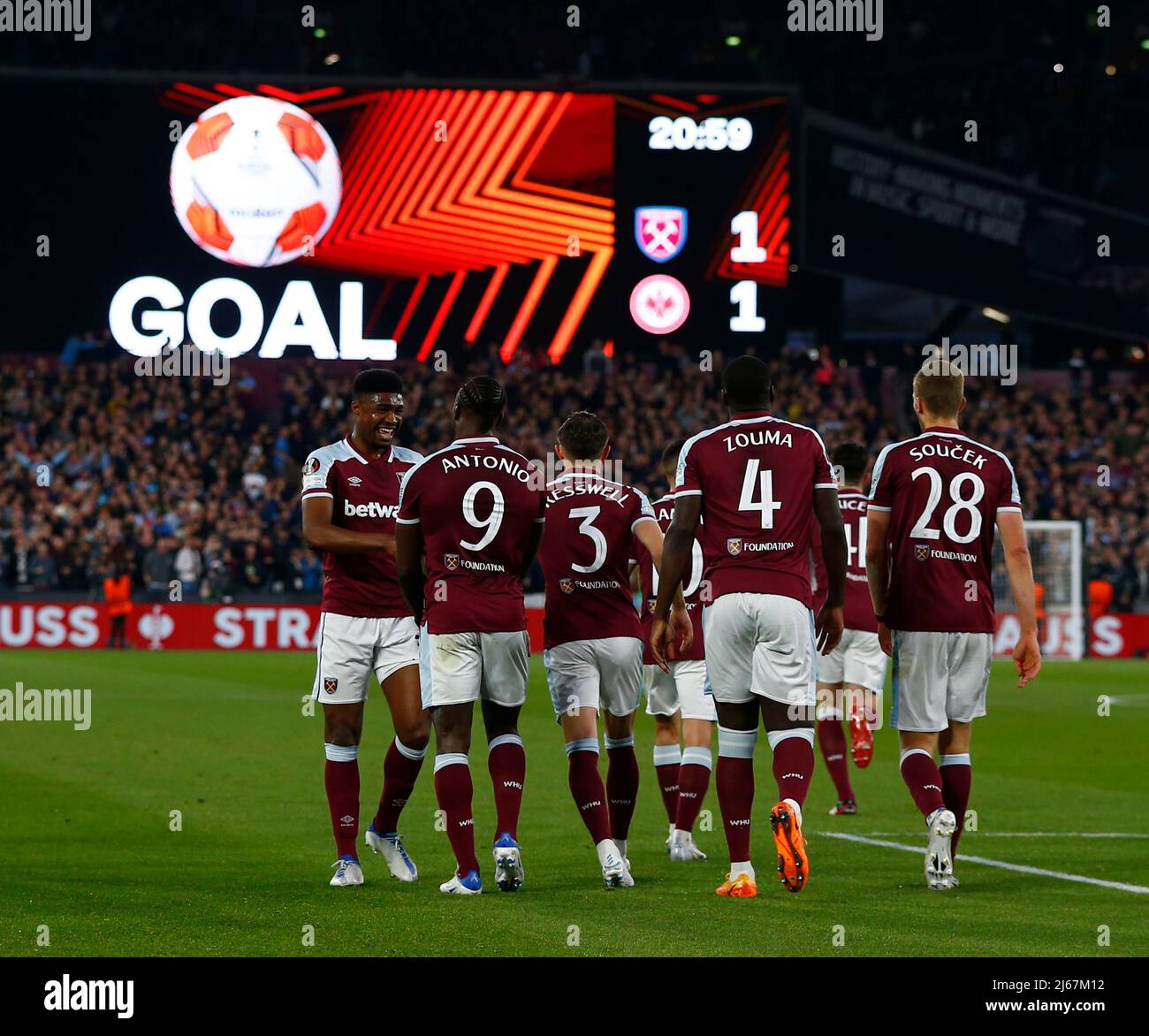 Londres, Royaume-Uni. 28th avril 2022. LONDRES, ANGLETERRE - AVRIL 28:le Michail Antonio de West Ham United célèbre son but lors de la demi-finale 1st de la Ligue Europe jambe entre West Ham United et Eintracht Francfort au stade de Londres, Londres, Royaume-Uni 28th avril , 2022 crédit: Action Foto Sport/Alay Live News Banque D'Images