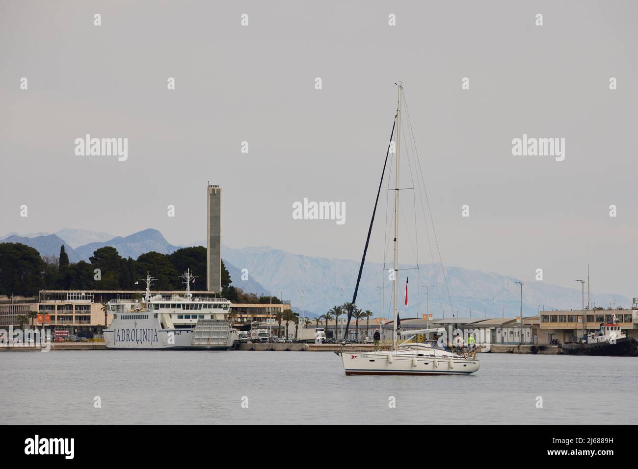 La ville de Split en Croatie dans la région de Dalmatie, le port maritime Banque D'Images