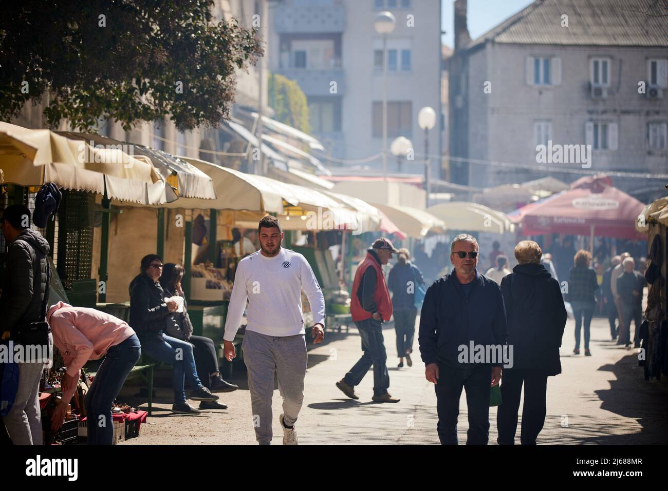 La ville de Split en Croatie dans la région de Dalmatie, marché local marché vert vendant des fruits et des produits agricoles Banque D'Images