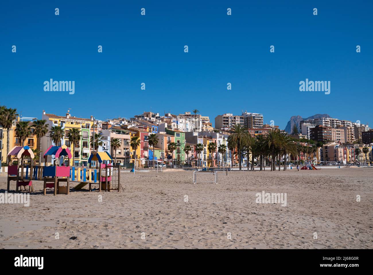 Villajoyosa belle ville Costa Blanca Espagne avec des maisons colorées célèbres et des palmiers attraction touristique Banque D'Images