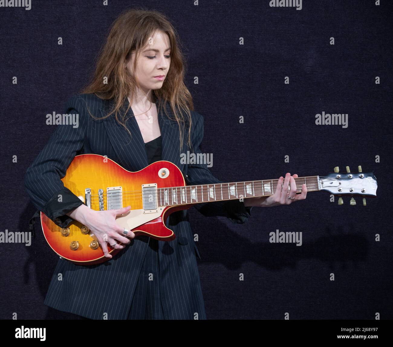 Bonhams, Knightsbridge, Londres, Royaume-Uni. 29 avril 2022. Rock, Pop et film la vente en ligne inclut la collection de guitare Gary Moore, partie III, se terminant le 4 mai. Image: Gibson les Paul Standard 59 Reissue Guitar, surnommé 'Frankfurt', 2009, estimation £7 000-9 000. Crédit : Malcolm Park/Alay Live News. Banque D'Images