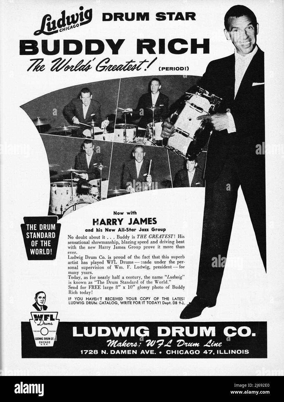 Une annonce de mage complète d'un magazine de musique de 1950s présentant 5 photos de Buddy Rich endossant les tambours Ludwig. Banque D'Images