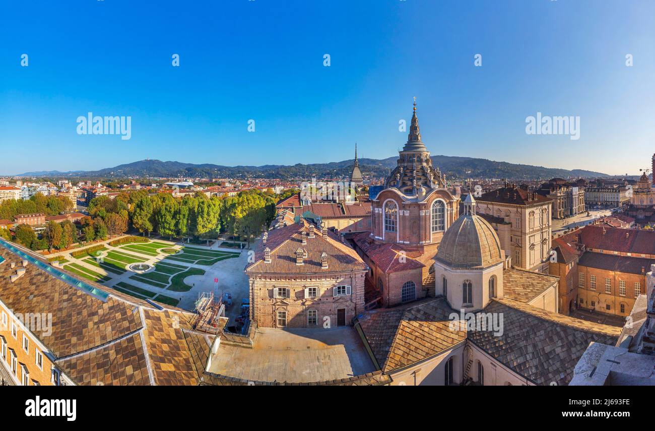 Vue depuis la Tour de la cloche de la Cathédrale, sur le Dôme de la Chapelle du Saint-Shroud, Turin, Piémont, Italie Banque D'Images