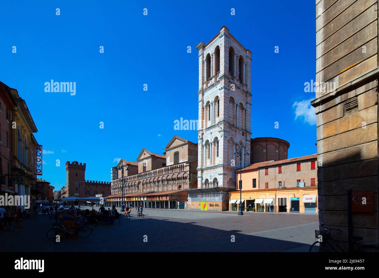 Clocher de la cathédrale, Piazza Trento et Trieste, Ferarra, site classé au patrimoine mondial de l'UNESCO, Émilie-Romagne, Italie Banque D'Images