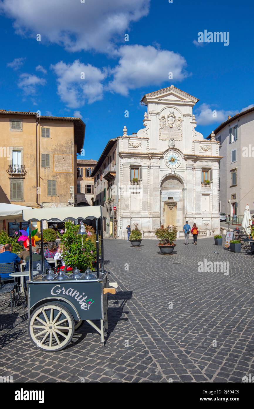 La fontaine, place du marché, Spoleto, Ombrie, Italie, Europe Banque D'Images