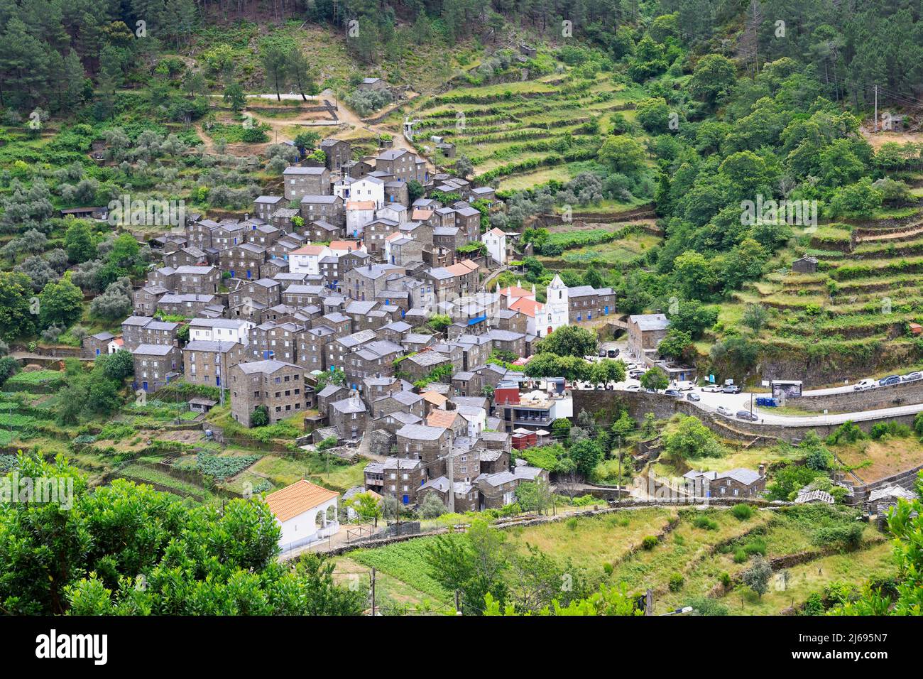 Vue sur Piodao, village de montagne médiéval schiste, Serra da Estrela, Beira Alta, Portugal, Europe Banque D'Images