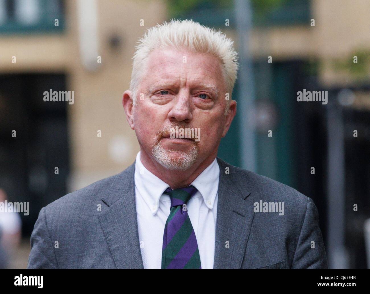 Londres, Royaume-Uni 29 avril 2022 Boris Becker, ancien champion de Wimbledon en 3 temps, arrive au tribunal de la Couronne de Southwark avec sa petite amie Lilian de Carvalho Monteiro, pour avoir prononcé une sentence dans son affaire d'insolvabilité. Il porte une cravate de tennis toute l'Angleterre. Boris Becker détermination de la peine à la Cour de justice de Southwark. Crédit : Mark Thomas/Alay Live News Banque D'Images