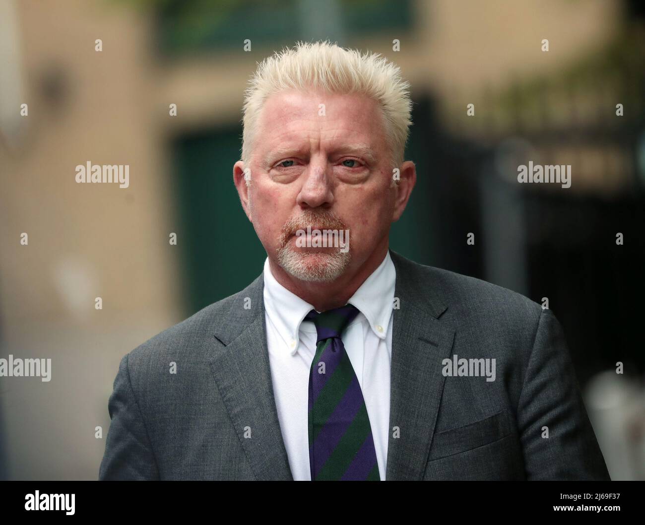 L'Allemand Boris Becker arrive au tribunal de la Couronne de Southwark escorté par son associé Lilian de Carvalho Monteiro à Londres le vendredi 29 avril 2022.six fois le champion de tennis Grand Slam est condamné aujourd'hui après avoir été reconnu coupable de quatre accusations en vertu de la loi sur l'insolvabilité relatives à sa faillite en 2017. Photo de Hugo Philpott/UPI Banque D'Images