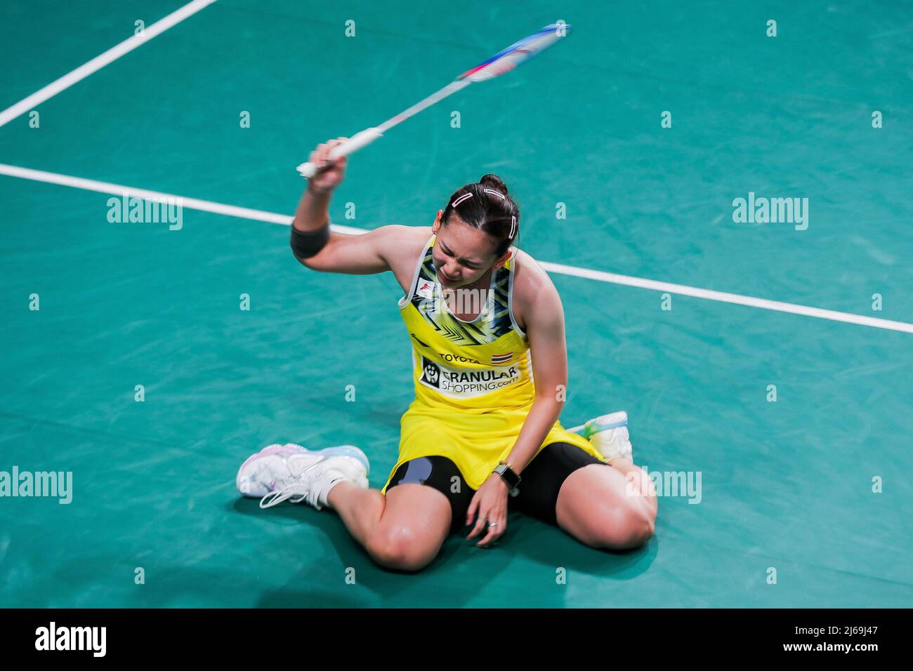 Manille, Philippines. 29th avril 2022. (220429) -- MANILLE, le 29 avril 2022 (Xinhua) -- Pornpawee Chochuwong de Thaïlande réagit lors du match quarterfinal féminin contre Yamaguchi Akane du Japon aux Championnats d'Asie de badminton 2022 à Manille, aux Philippines, le 29 avril 2022. (Xinhua/Rouelle Umali) Credit: Xinhua/Alay Live News Banque D'Images