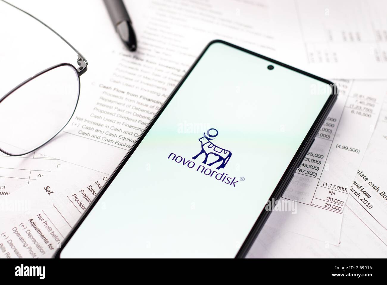 West Bangal, Inde - 20 avril 2022 : logo Novo Nordisk sur image de stock d'écran de téléphone. Banque D'Images