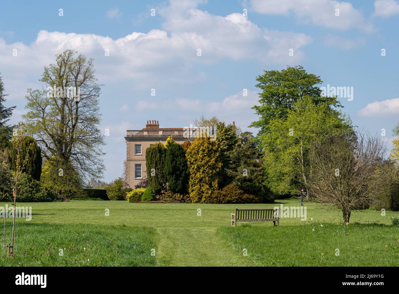 Waterperry Gardens et demeure ancestrale au printemps, une attraction touristique à Oxfordshire, Angleterre, Royaume-Uni Banque D'Images