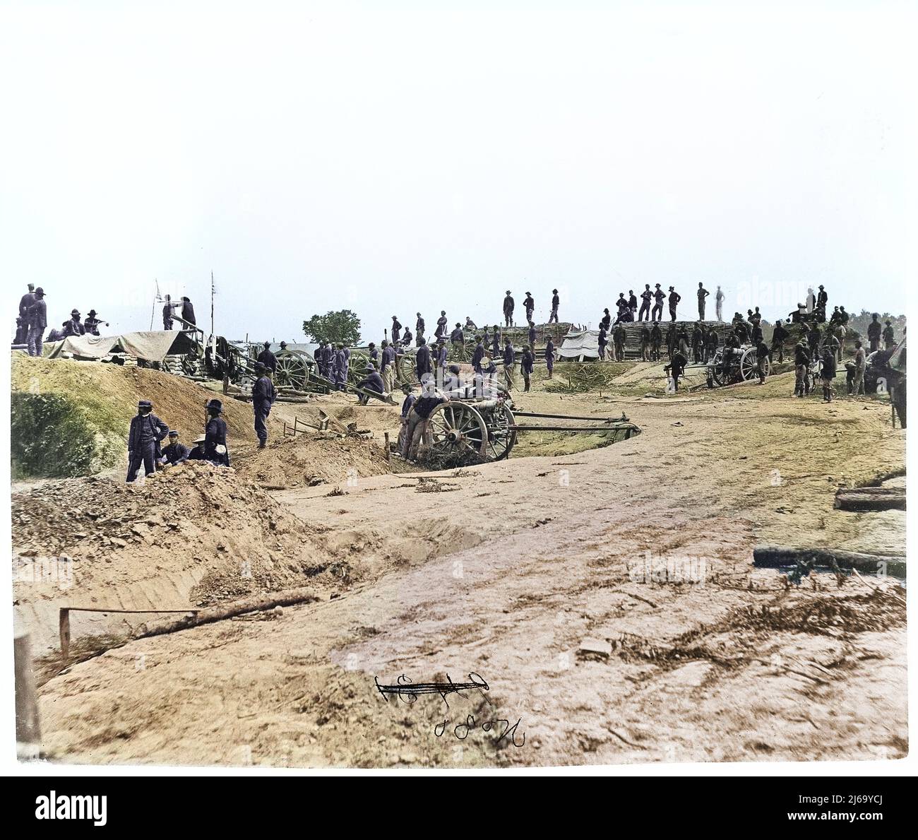 Ligne extérieure des fortifications confédérées, en face de Petersbourg, Virginie, capturée par 18th corps d'armée. 15 juin 1864. Timothy H. O'Sullivan Banque D'Images