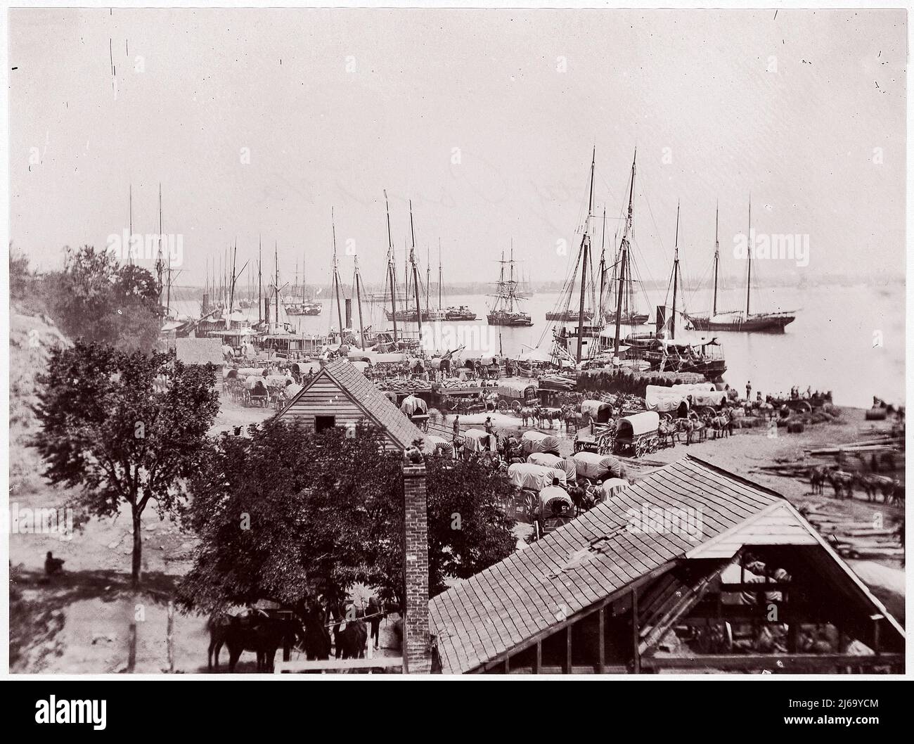 Wagons et Transports de l'armée, City point, Virginie. 1861–65. Andrew Joseph Russell Banque D'Images