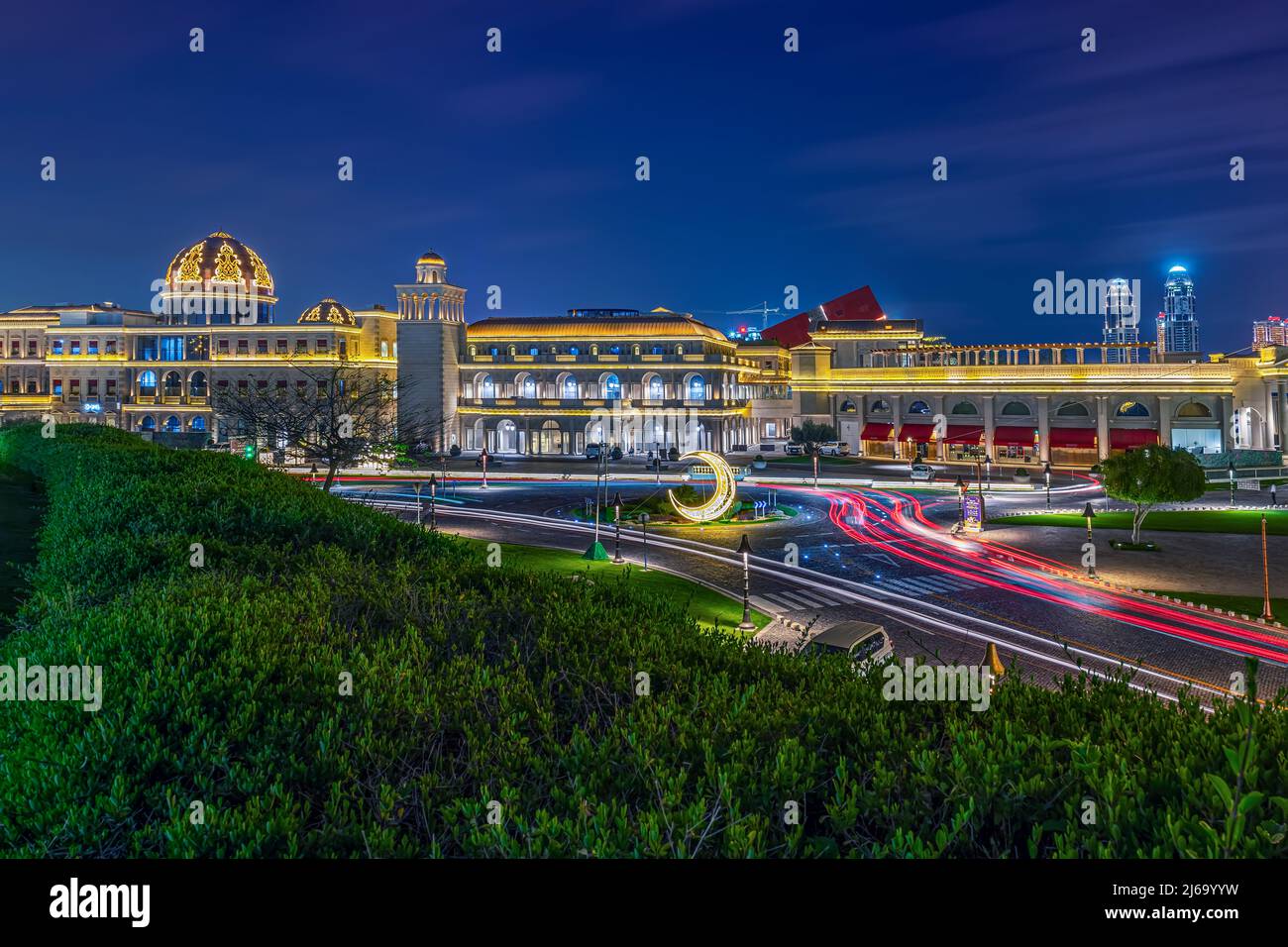 Katara Kultural village vue des Galeries Lafayette, destination touristique populaire à Doha, Qatar Banque D'Images
