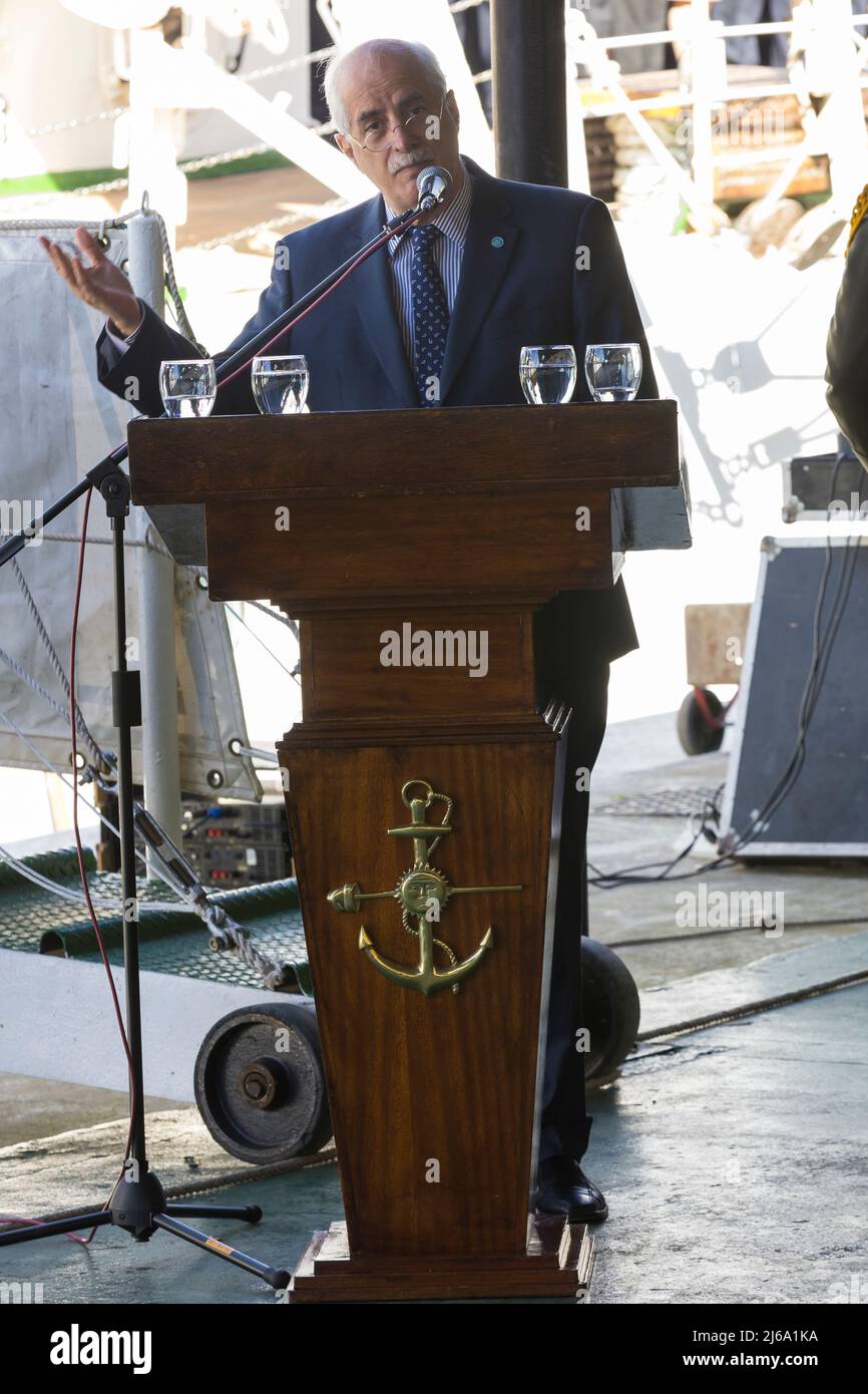 Buenos Aires, Argentine, 29th avril 2022. Le ministre de la Défense de la Nation, Jorge Taiana, a dirigé la lecture de l'ordre de voile du voyage d'instruction 50th du navire d'entraînement de la Marine Argentine, la frégate (Q-2) ARA Libertad. (Credit image: Esteban Osorio/Alay Live News) Banque D'Images