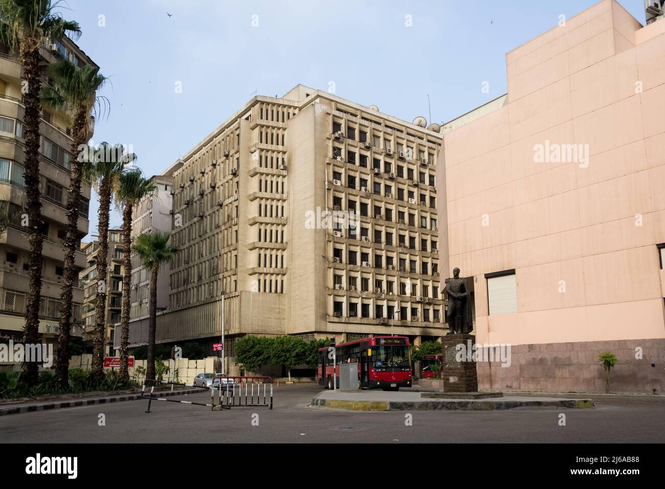 Paysage urbain de la place Simon Bolivar situé à quelques mètres de la place El Tahrir dans le centre du Caire Banque D'Images