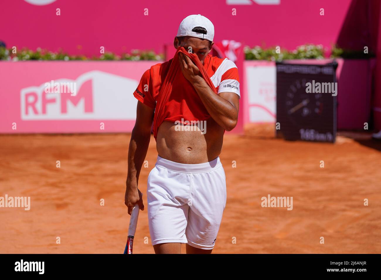 Sebastian Baez de l'Argentine vu pendant le tournoi de tennis ATP 250 de la  finale ouverte d'Estoril du millénaire au Clube de Tenis do Estoril.résultat  final: Richard Gasquet 1:2 Sebastian Baez (photo